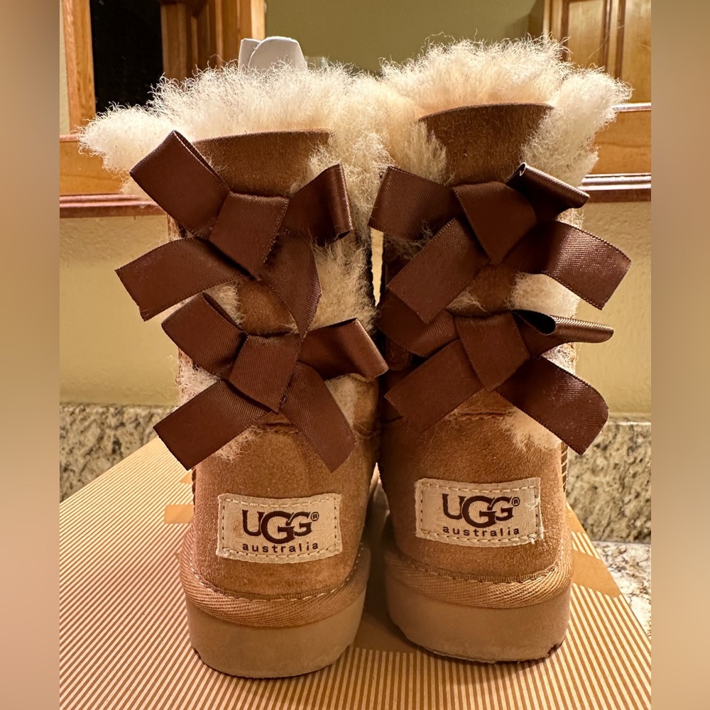 Ugh Bailey bow boot - Picture 2 of 4
